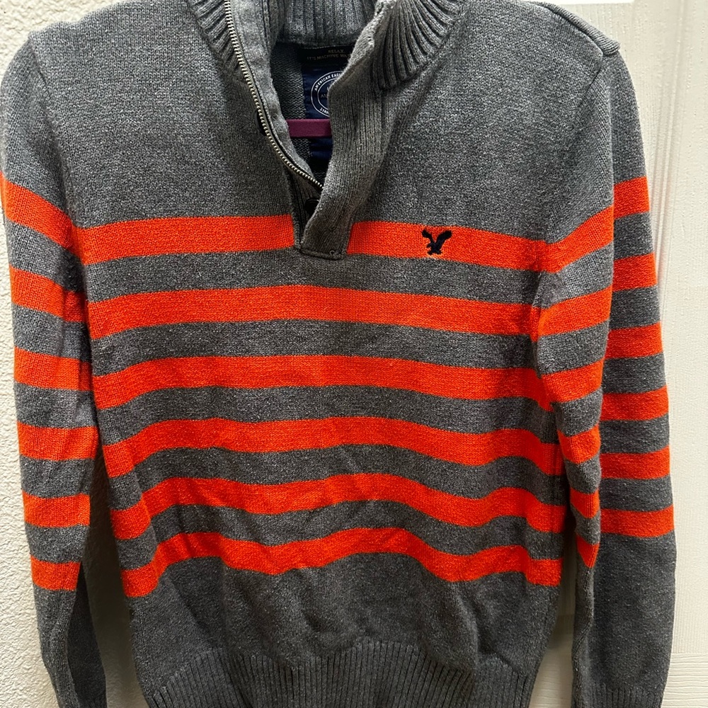 Used American eagle men’s sweater.